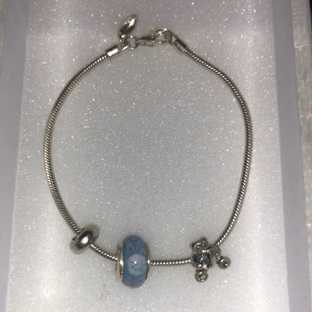 Silver bracelet w/ 3 Silver Charms 6in Length